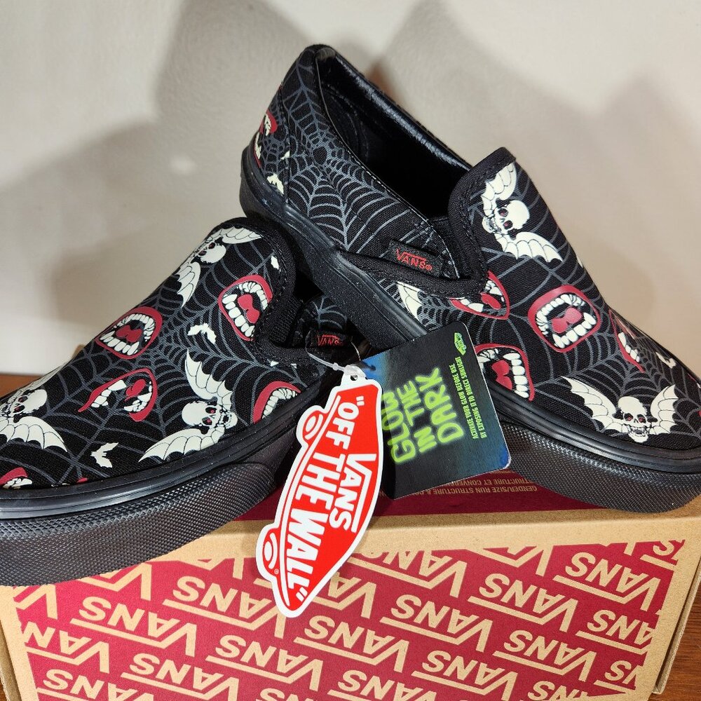 VANS  Glow Frights Luminous Glow in Dark Classic Slip-on Men (3.5)/ Women (5.0)
